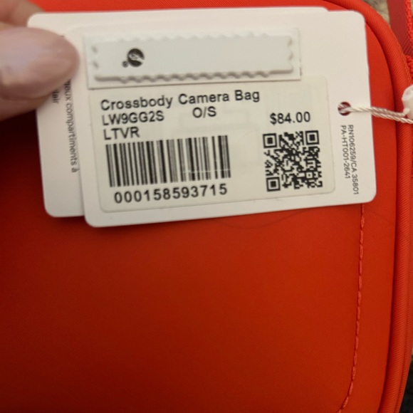 Lululemon NWT Crossbody Camera bag in Light Vapor Red - Picture 2 of 2